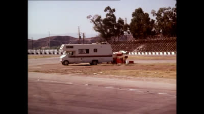 Hazzard - 2x07 I Duke a Cale Yarborough