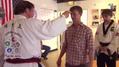 [Doc - ITA] - Stan Lee's Superhumans - 1x02 Il pugno mortale